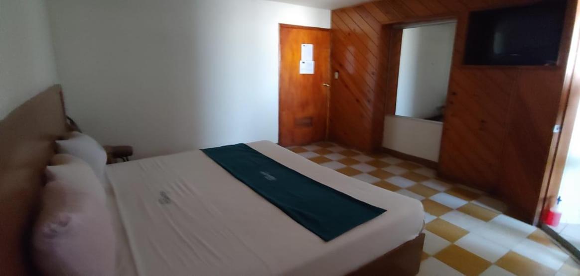 Hotel Frontera Baja Mexicali Extérieur photo