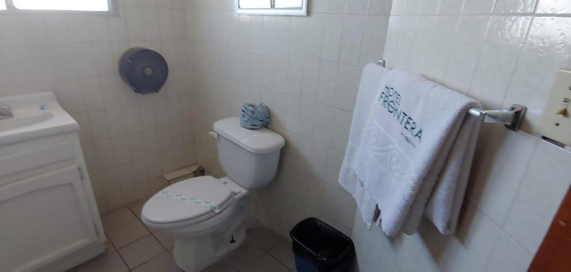 Hotel Frontera Baja Mexicali Extérieur photo